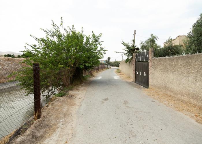 خلف أسوار المزراع.. عمال تحت سطوة الانتهاكات